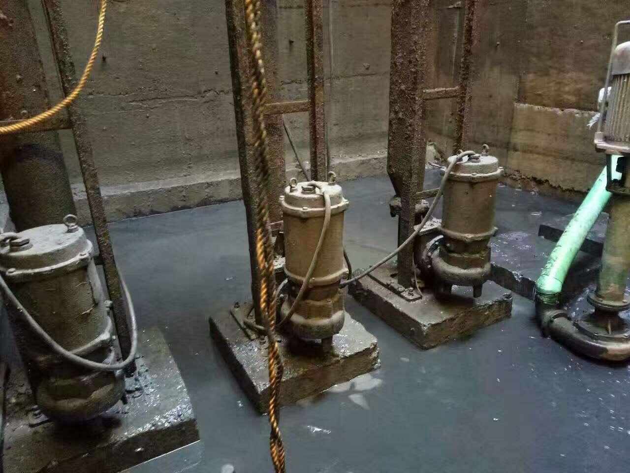 虎林污水池清理